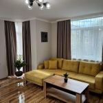 Дава се под наем Тристаен апартамент в Пловдив, Кючук Париж - 100 кв.м за 714 € - Снимка #1