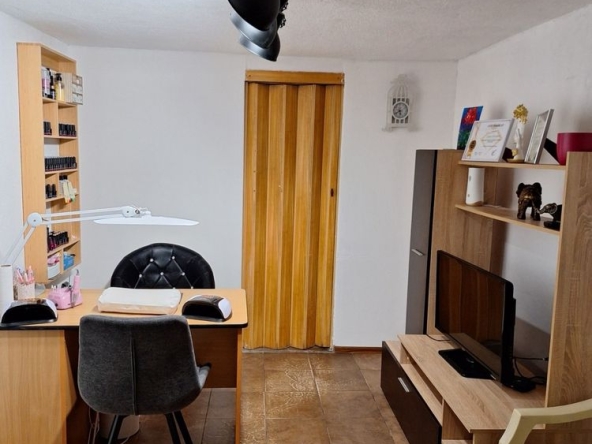 Дава се под наем Магазин в Варна, Цветен квартал - 18 кв.м за 178.5 € - Снимка #1