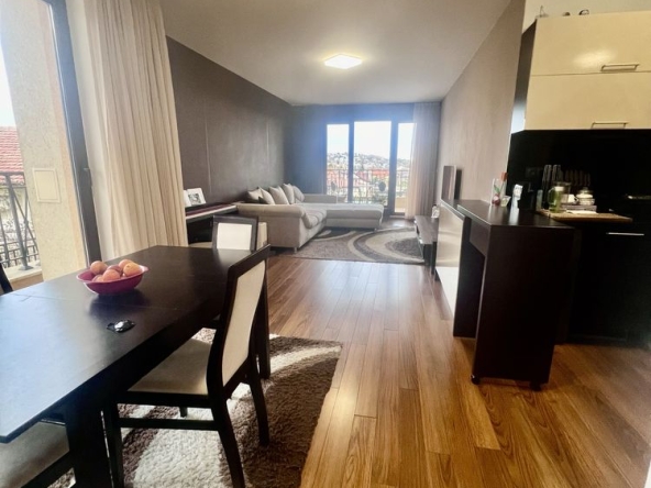 Дава се под наем Тристаен апартамент в Варна, м-т Траката - 117 кв.м за 816 € - Снимка #1