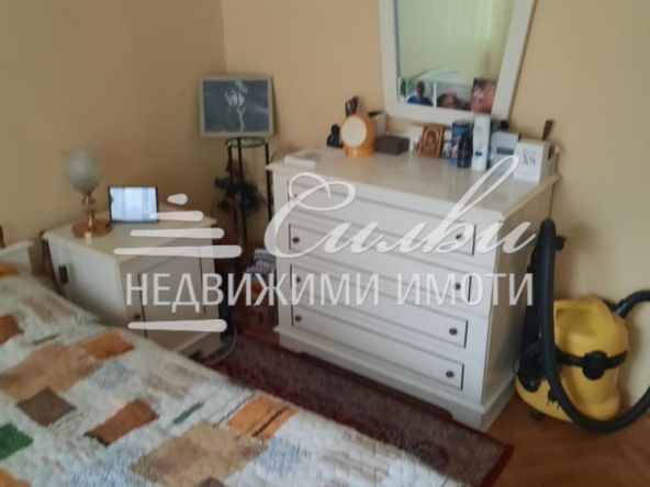 Тристаен апартамент в Шумен, Добруджански - 100 кв.м за 1020 €/кв.м - Снимка #1