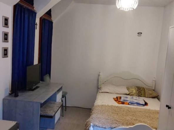 Дава се под наем Едностаен апартамент в Бургас, Център - 24 кв.м за 229.5 € - Снимка #1