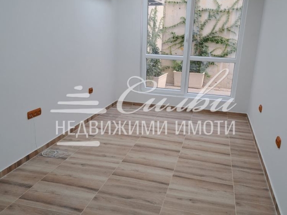 Дава се под наем Офис в Шумен, Център - 30 кв.м за 229.5 € - Снимка #1