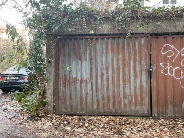 Дава се под наем Гараж / Паркомясто в София, Медицинска академия - 15 кв.м за 180 € - Снимка #1