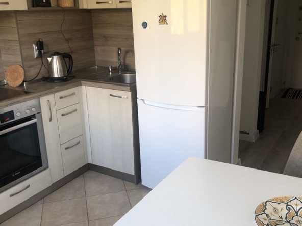 Дава се под наем Едностаен апартамент в София, Медицинска академия - 45 кв.м за 204 € - Снимка #1