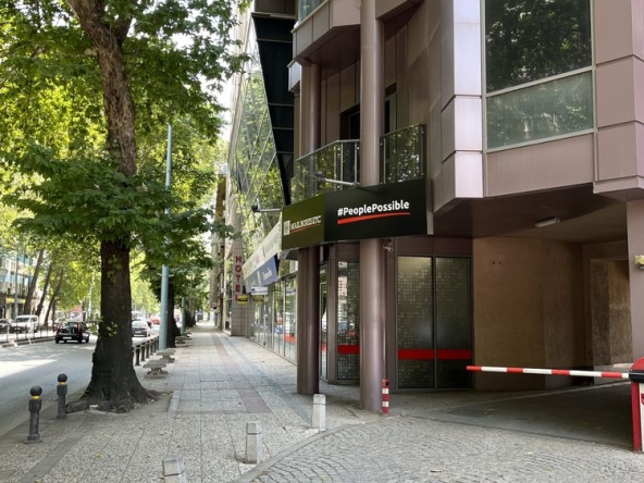 Дава се под наем Гараж / Паркомясто в Пловдив, Център - 15 кв.м за 91.8 € - Снимка #1