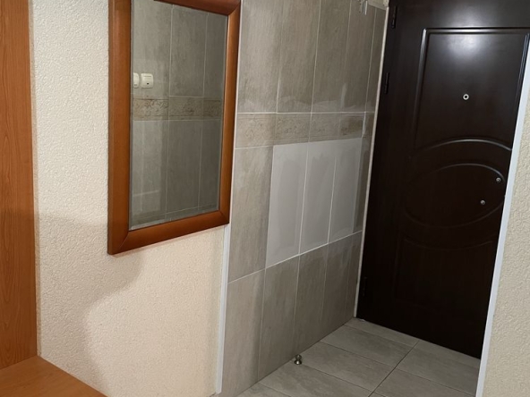 Дава се под наем Едностаен апартамент в Габрово, Център - 40 кв.м за 204 € - Снимка #1