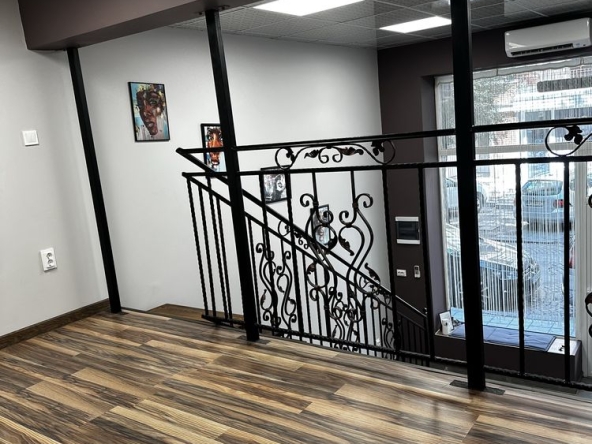 Дава се под наем  в Перник, Рено -  кв.м за 204 € - Снимка #1