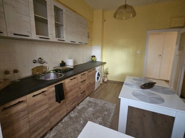 Дава се под наем Тристаен апартамент в София, Хиподрума - 72 кв.м за 663 € - Снимка #1