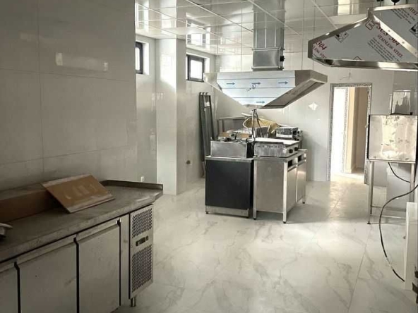 Дава се под наем Заведение в Пловдив, Каменица 2 - 200 кв.м за 2000 € - Снимка #1