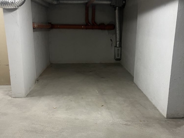 Дава се под наем Гараж / Паркомясто в Варна, м-т Кокарджа - 17 кв.м за 102 € - Снимка #1