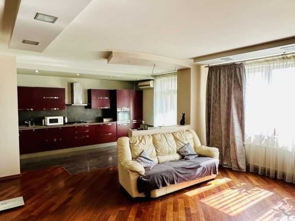 Дава се под наем Тристаен апартамент в София, Зона Б-18 - 95 кв.м за 663 € - Снимка #1