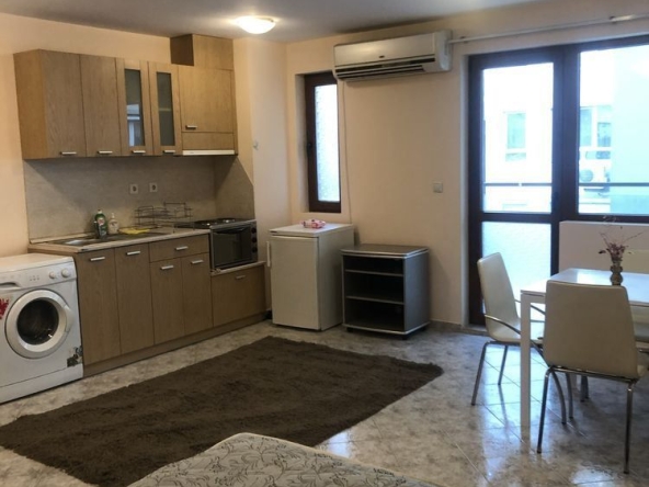 Дава се под наем Едностаен апартамент в Варна, Център - 50 кв.м за 357 € - Снимка #1