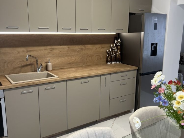 Дава се под наем Къща в Кюстендил, Бузлуджа - 120 кв.м за 1400 € - Снимка #1