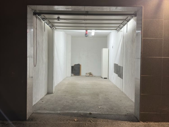 Дава се под наем Гараж / Паркомясто в София, Хиподрума - 28 кв.м за 200 € - Снимка #1