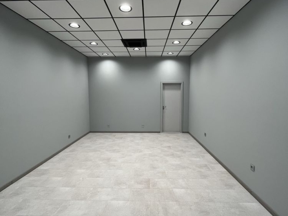 Дава се под наем Офис в Велико Търново, Бузлуджа - 35 кв.м за 612 € - Снимка #1