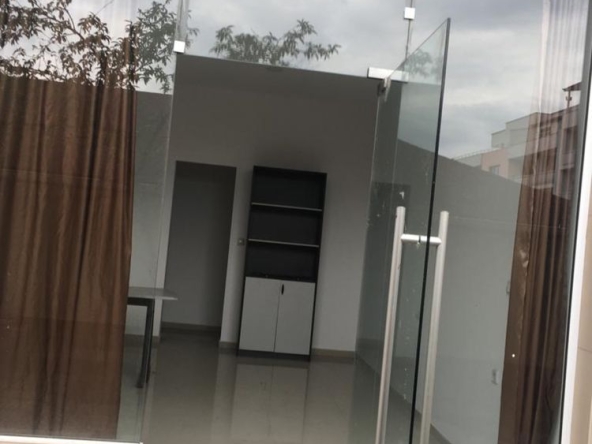 Магазин в Кърджали, Възрожденци - 27 кв.м за 1223 €/кв.м - Снимка #1