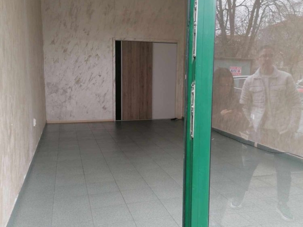 Дава се под наем Магазин в с. Първенец, Област Пловдив - 30 кв.м за 280.5 € - Снимка #1