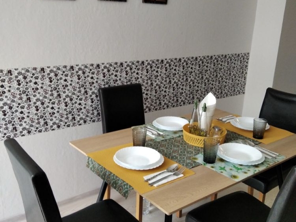 Дава се под наем Тристаен апартамент в Варна, Окръжна болница - 65 кв.м за 433.5 € - Снимка #1