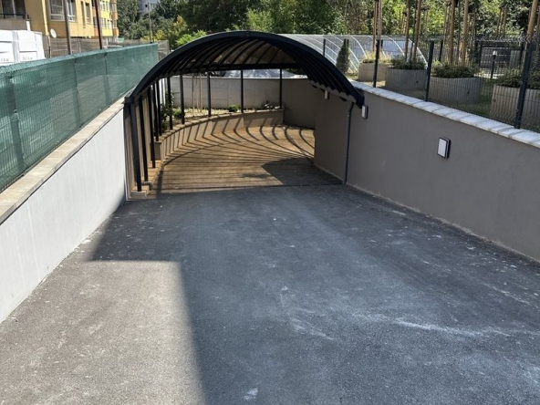 Дава се под наем Гараж / Паркомясто в София, Мусагеница - 16 кв.м за 153 € - Снимка #1