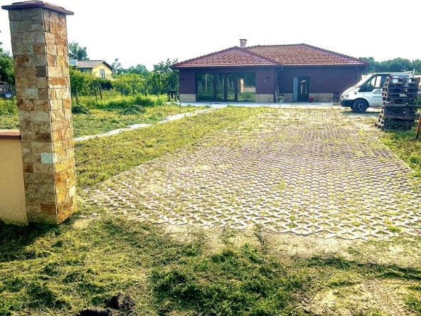 Къща в с. Конуш, Област Пловдив - 150 кв.м за 6 €/кв.м - Снимка #1