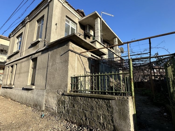 Къща в Айтос - 542 кв.м за 462 €/кв.м - Снимка #1