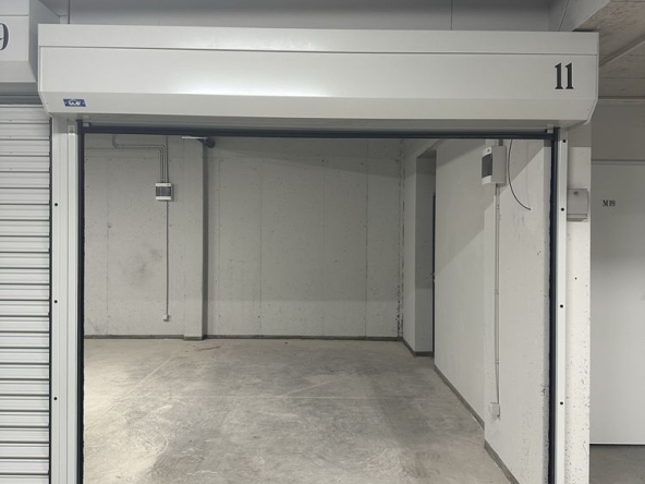 Дава се под наем Гараж / Паркомясто в София, Гео Милев - 17 кв.м за 153 € - Снимка #1