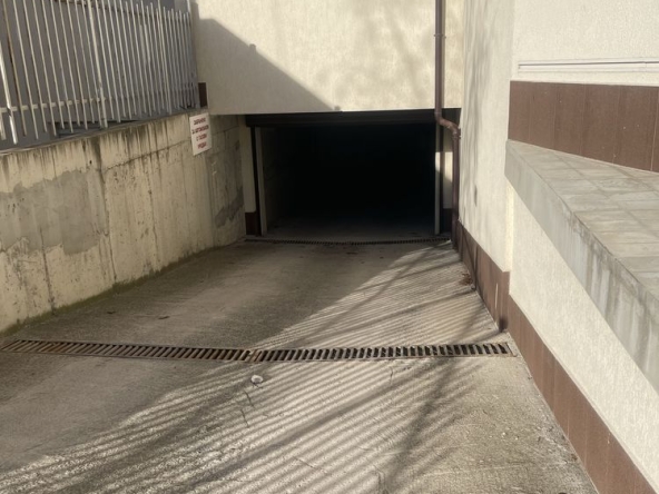 Гараж / Паркомясто в Търговище, Запад 1 - 13 кв.м за 981 €/кв.м - Снимка #1