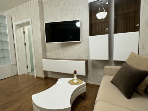 Дава се под наем Тристаен апартамент в Варна, Виница - 125 кв.м за 799 € - Снимка #1