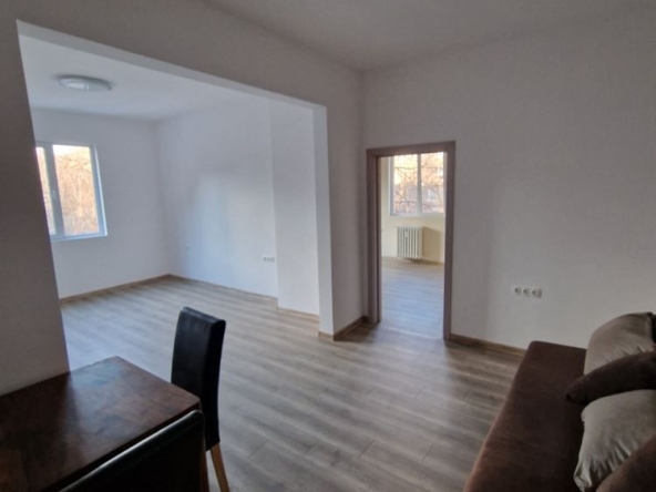 Дава се под наем Тристаен апартамент в София, Център - 78 кв.м за 520 € - Снимка #1