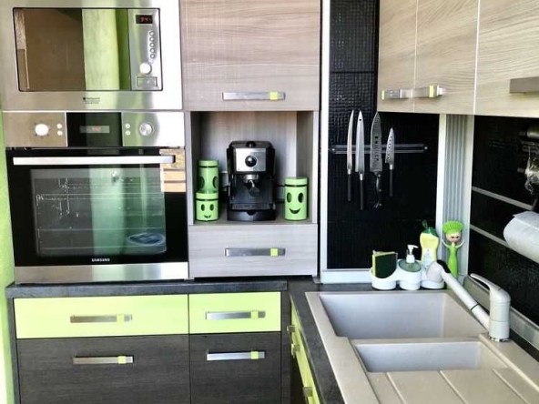 Дава се под наем Двустаен апартамент в Бургас, Възраждане - 70 кв.м за 357 € - Снимка #1