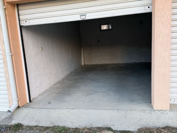 Дава се под наем Гараж / Паркомясто в Сливен, Сини камъни - 18 кв.м за 76.5 € - Снимка #1