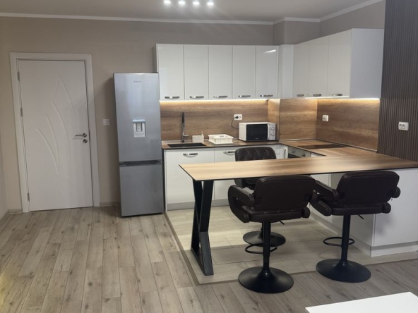 Дава се под наем Двустаен апартамент в Пловдив, Южен - 76 кв.м за 484.5 € - Снимка #1