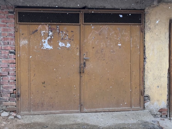 Дава се под наем Гараж / Паркомясто в Казанлък - 18 кв.м за 51 € - Снимка #1