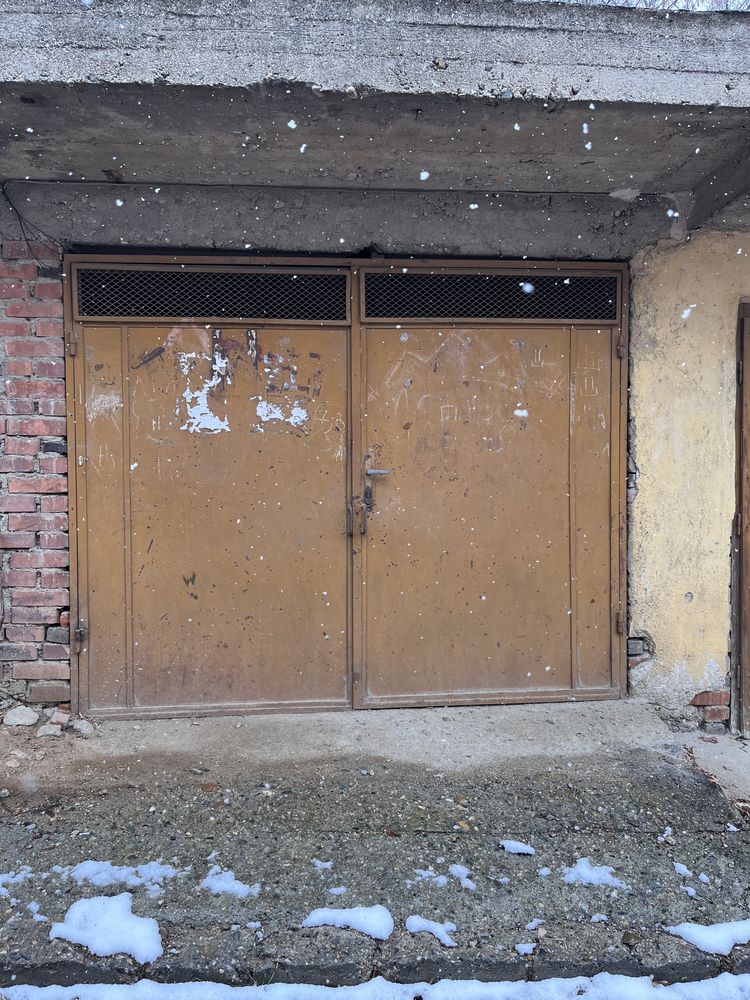 Дава се под наем Гараж / Паркомясто в Казанлък - 18 кв.м за 51 € - Снимка #1