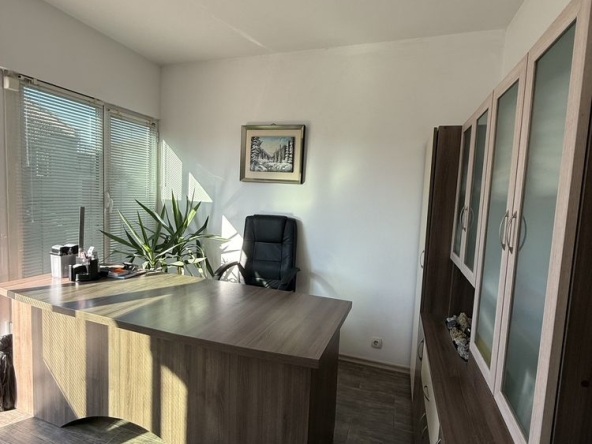 Дава се под наем Офис в к.к. Дюни - 20 кв.м за 229.5 € - Снимка #1