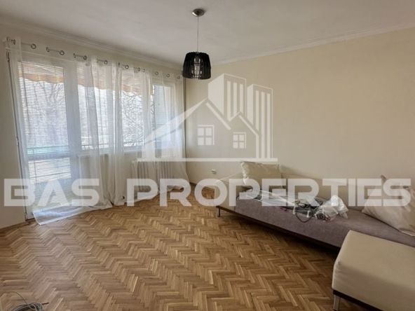 Дава се под наем Тристаен апартамент в София, Иван Вазов - 70 кв.м за 750 € - Снимка #1