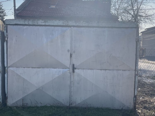 Дава се под наем Гараж / Паркомясто в Сливен, Даме Груев - 12 кв.м за 45.9 € - Снимка #1