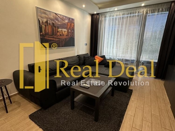 Дава се под наем Тристаен апартамент в София, Център - 90 кв.м за 1250 € - Снимка #1