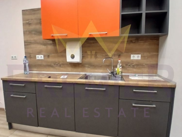 Дава се под наем Офис в Варна, Колхозен пазар - 152 кв.м за 1632 € - Снимка #1