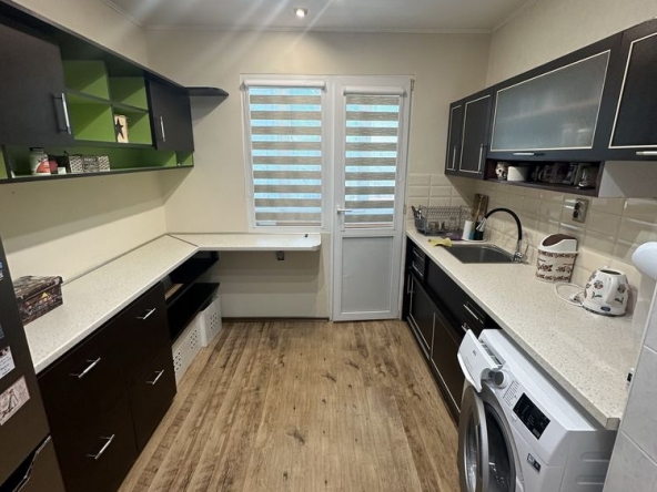 Тристаен апартамент в Карлово - 95 кв.м за 1758 €/кв.м - Снимка #1