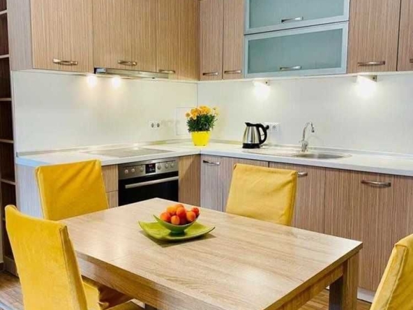 Тристаен апартамент в София, Слатина - 85 кв.м за 1930 €/кв.м - Снимка #1