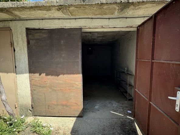 Дава се под наем Гараж / Паркомясто в Казанлък - 18 кв.м за 61.2 € - Снимка #1