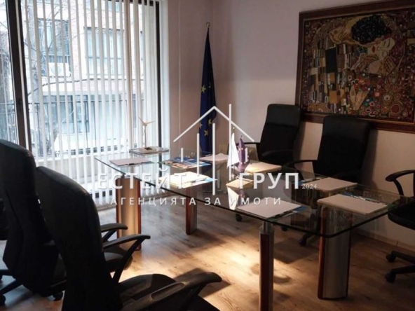 Дава се под наем Офис в Варна, Център - 120 кв.м за 765 € - Снимка #1