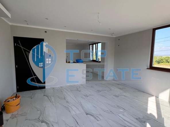 Етаж от къща в Горна Оряховица - 76 кв.м за 2033 €/кв.м - Снимка #1