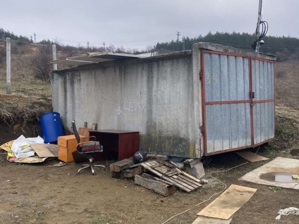 Гараж / Паркомясто в Перник, Монте Карло - 19 кв.м за 84 €/кв.м - Снимка #1