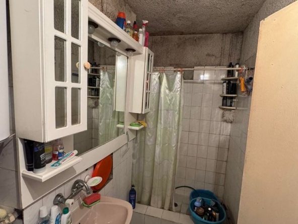 Дава се под наем Тристаен апартамент в с. Гара Елин Пелин, Област София-област - 87 кв.м за 110000 € - Снимка #1