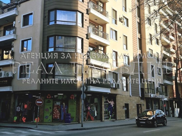 Тристаен апартамент в Пловдив, Център - 92 кв.м за 2392 €/кв.м - Снимка #1