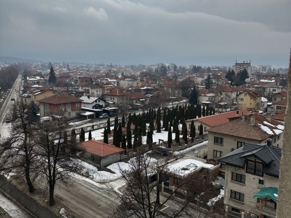 Тристаен апартамент в Самоков - 76 кв.м за 832 €/кв.м - Снимка #1