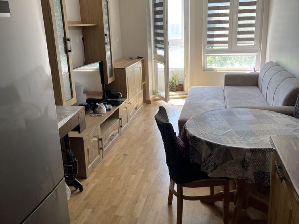 Дава се под наем Тристаен апартамент в Варна, Цветен квартал - 82 кв.м за 600 € - Снимка #1