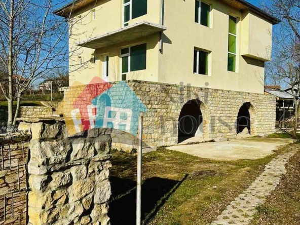 Къща в с. Шкорпиловци, Област Варна - 380 кв.м за 311 €/кв.м - Снимка #1